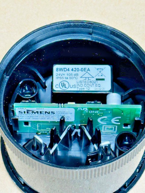 Siemens 8wd4 420-0EA Siren 24v DC 105dB Black – NEW