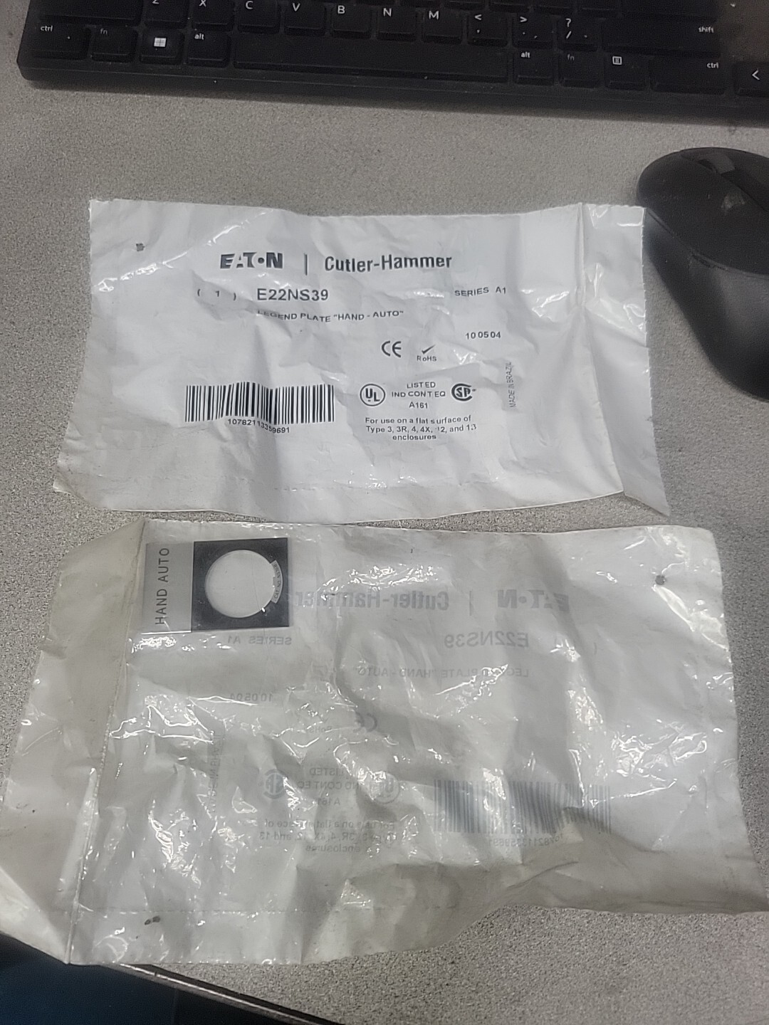 CUTLER HAMMER E22NS39 LEGEND PLATE «HAND-AUTO» SERIES A1 2PCS