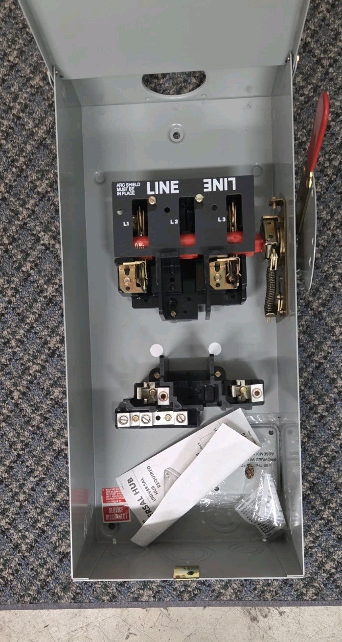 GENERAL ELECTRIC SAFETY SWITCH, TG3223R, 2 Pole, 3 Wire, 240VAC, 100 Amps, NOS