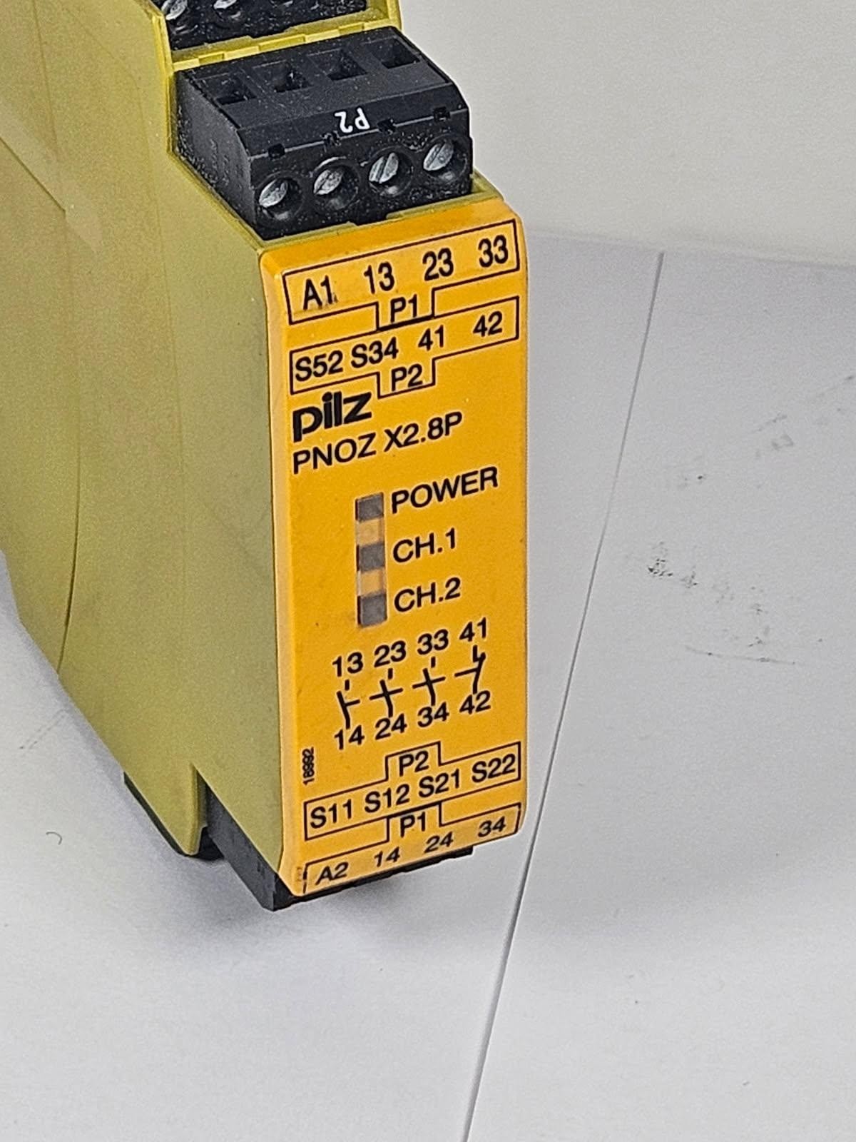 Pilz PNOZ X2.8P 24VACDC 777301 Safety PLC Relay Electric System Module Unit