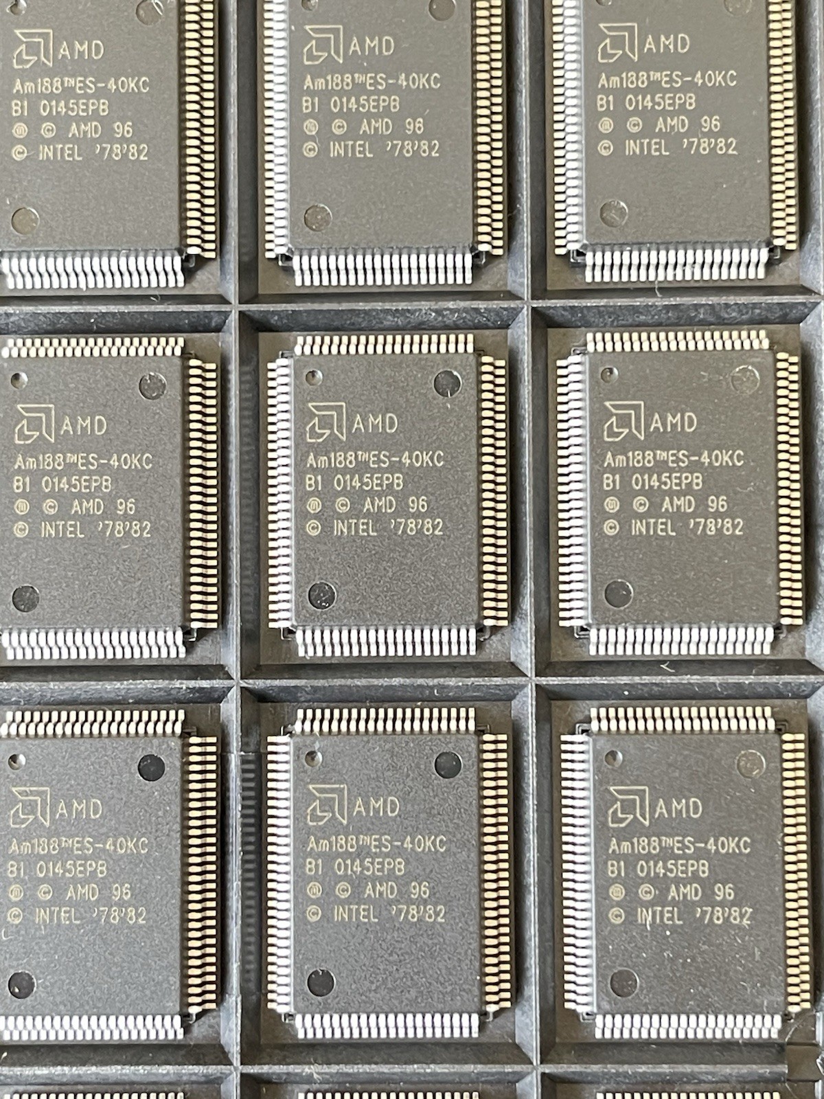 One Pack (330pcs) Am188es-40kc AMD 16-bit RISC embedded microcontroller PQFP100