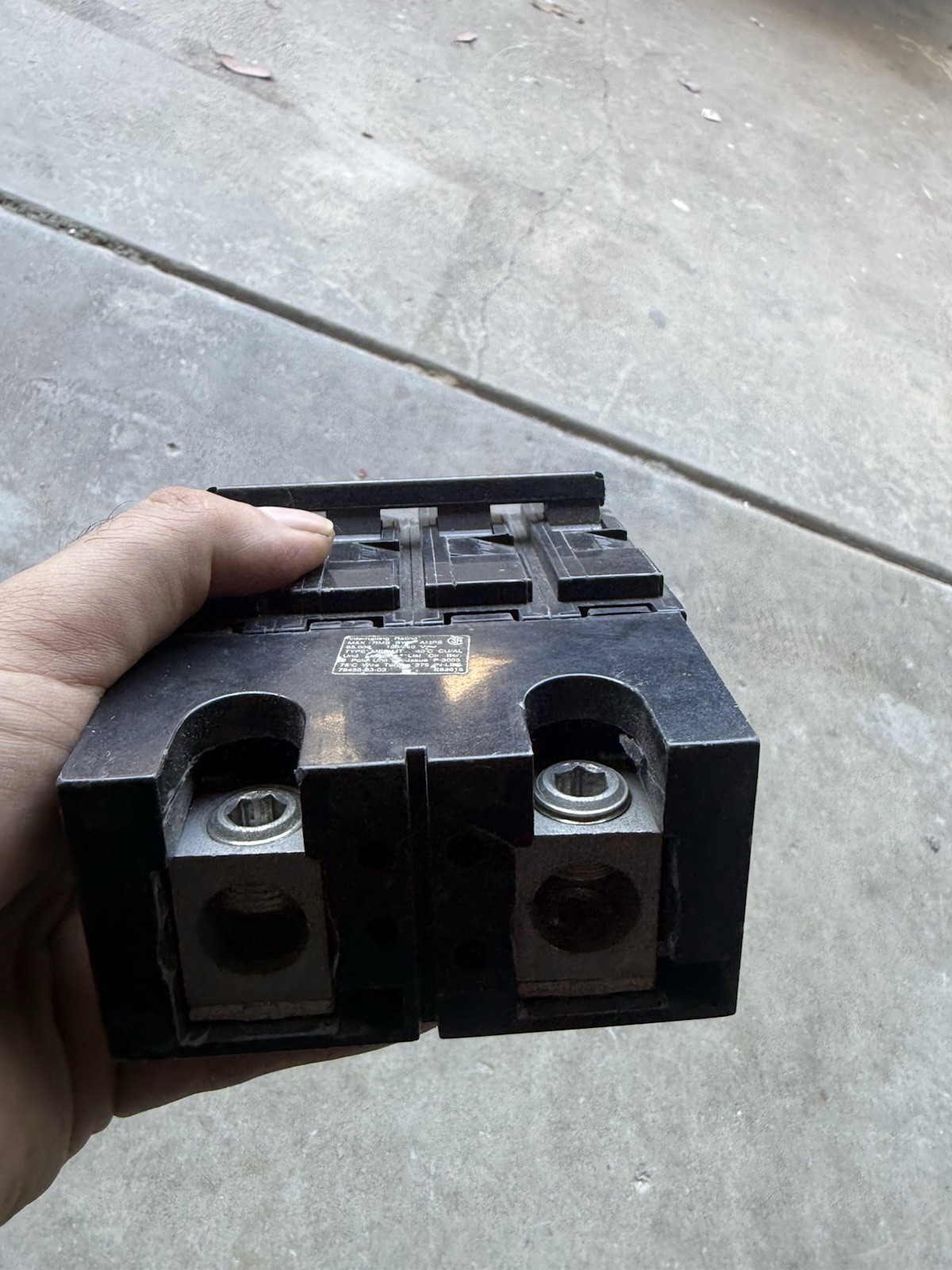Murrays Circuit Breaker 200A 4-Pole 201-250V AC Trip Indicator