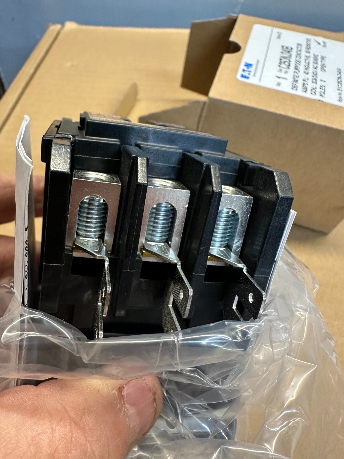 EATON C25DNJ340B 3P 40A 208-240 VAC Definite Purpose Contactor, NEW FREE SHIP