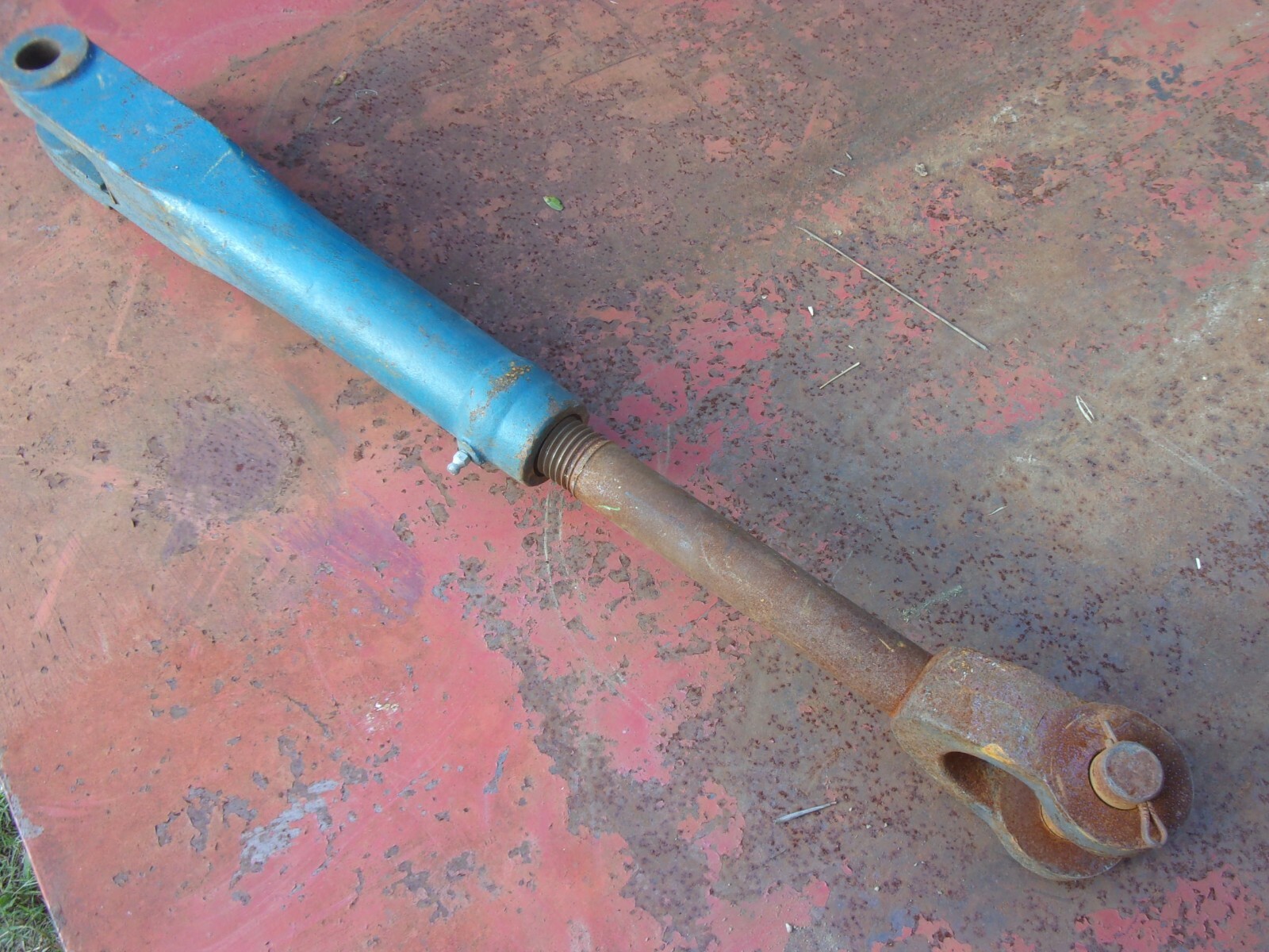 C7NNA935C Hydraulic Level Fork Ford Tractor 5000 5200 5600 5700 5900 6600 6700