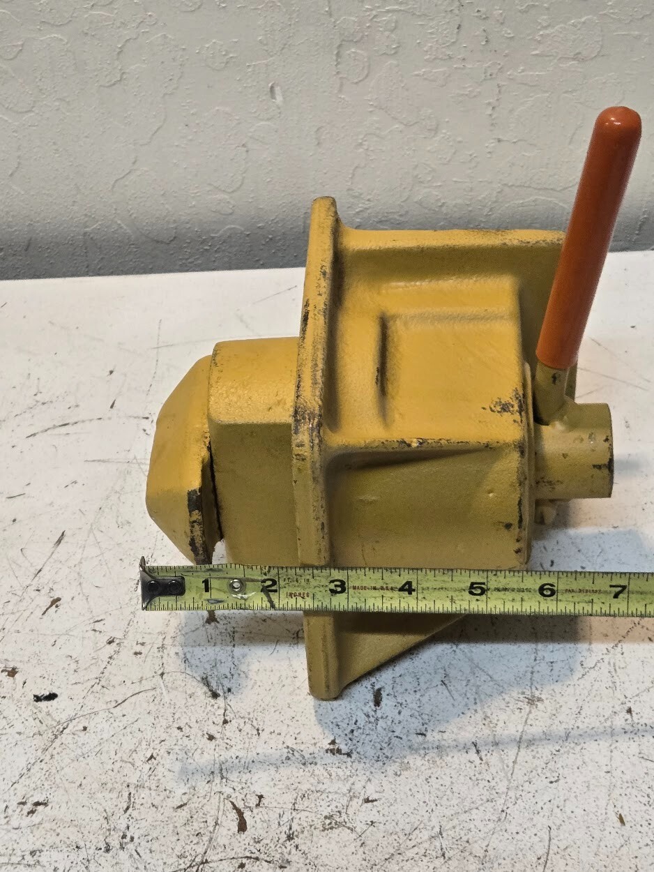Blair Retractable Twist Lock 151 | 2022 | 6″x6″