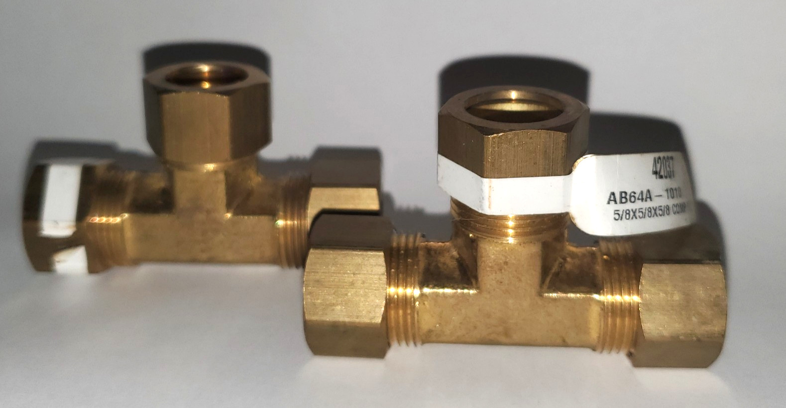 Lot of TWO 5/8” x 5/8″ x 5/8″ Brass Tee Compression Fittings