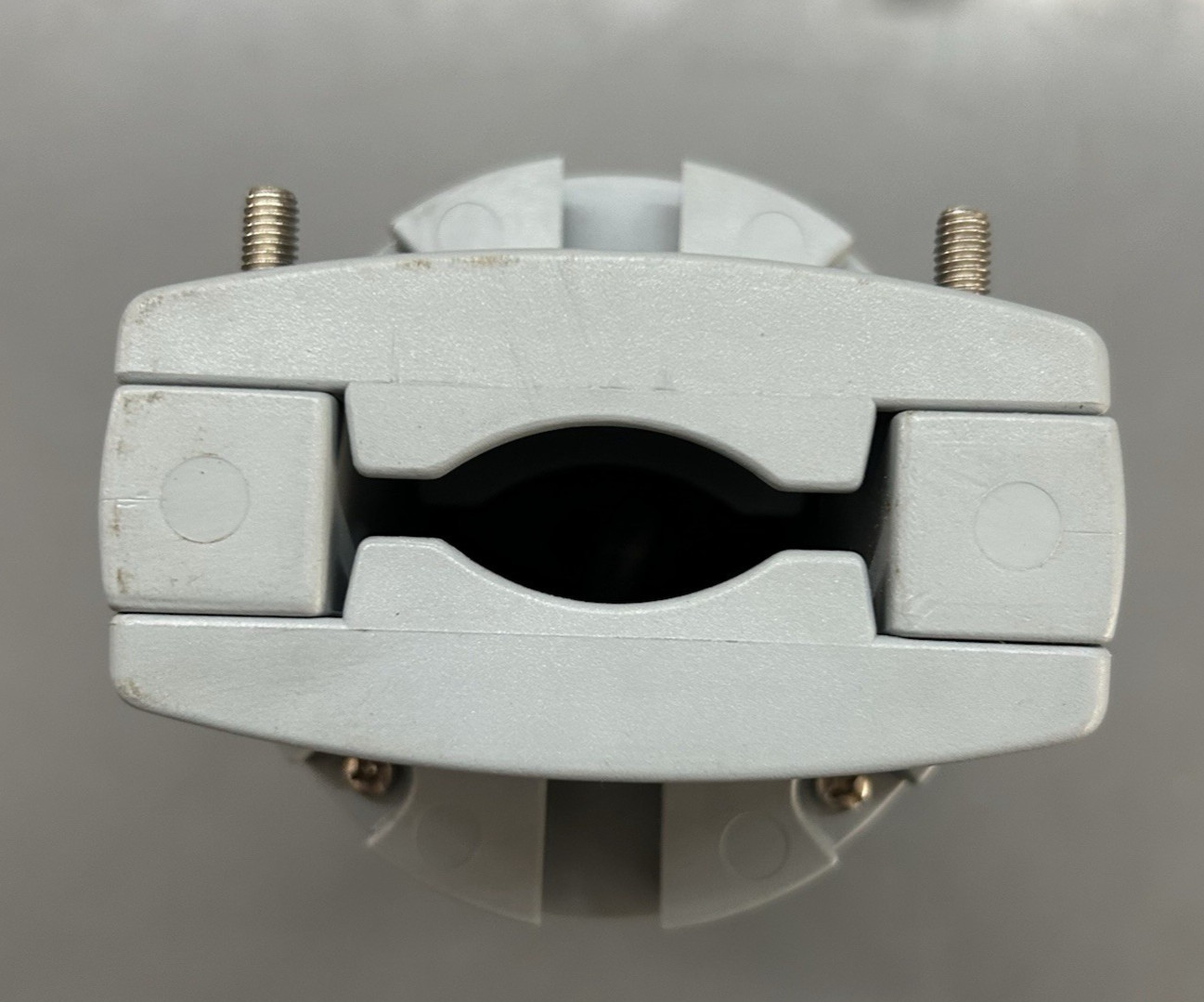 Leviton 5100C9W 100A 120/208V 3-Phase 4P 5W Pin & Sleeve Connector IP67 NOB