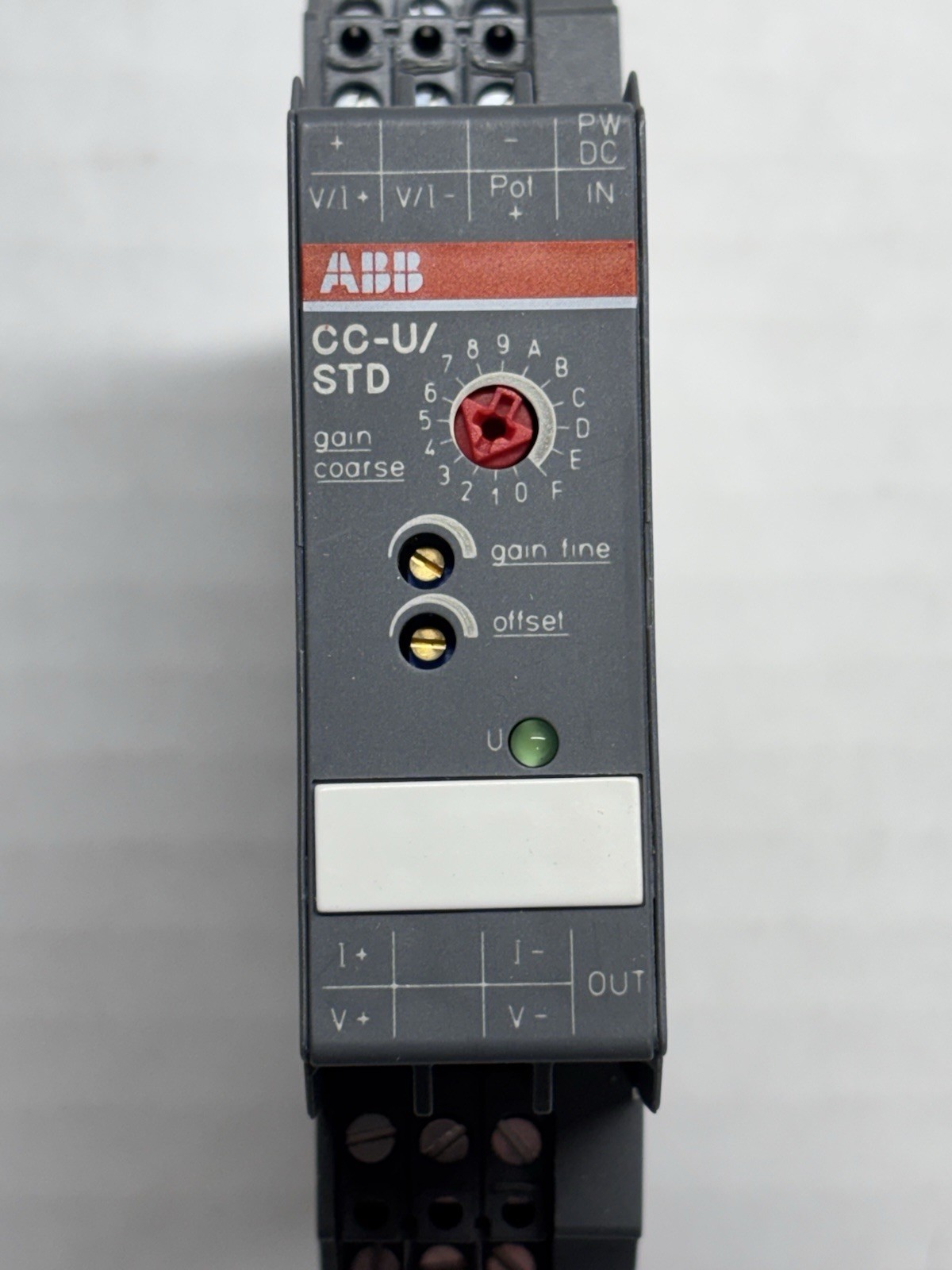 NEW ABB CC-U/STD UNIVERSAL ANALOG SIGNAL CONVERTER 110-240VAC 1svr040000r1700