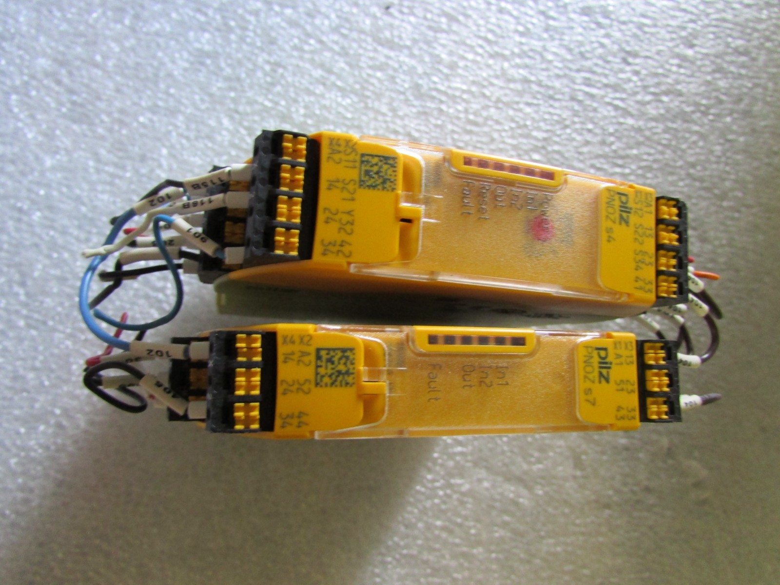 Pilz Safety Switchgear 751104 Pnoz s4 and 751107 S7 24 VDC