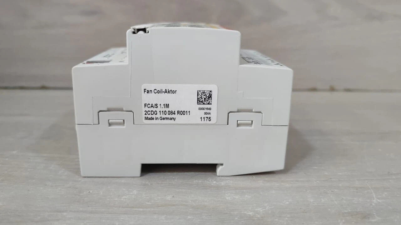 ABB FCA/S 1.1M 2CDG 110 084 R00011 FAN COIL ACTUATOR – NEW W/ FILTHY BOX