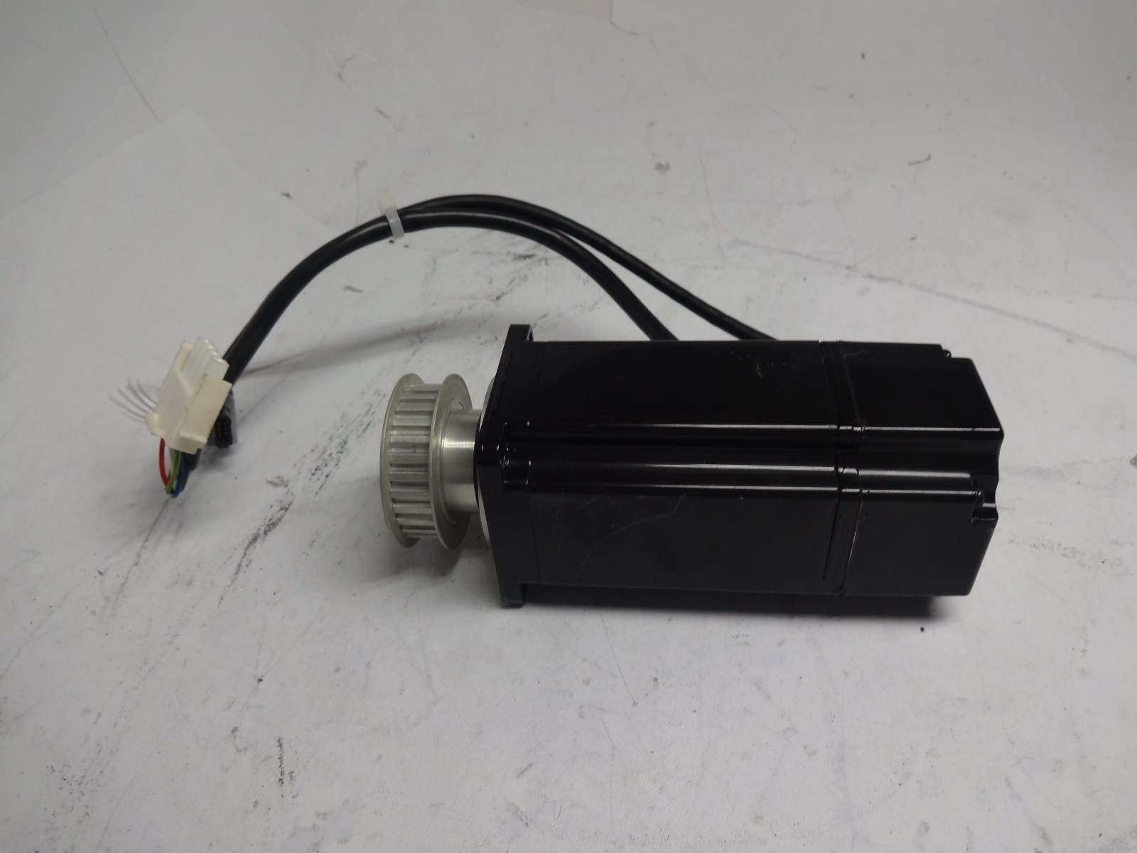 OMRON R88M-W40030T-S1 AC Servo Motor 400W 200V 2.8A