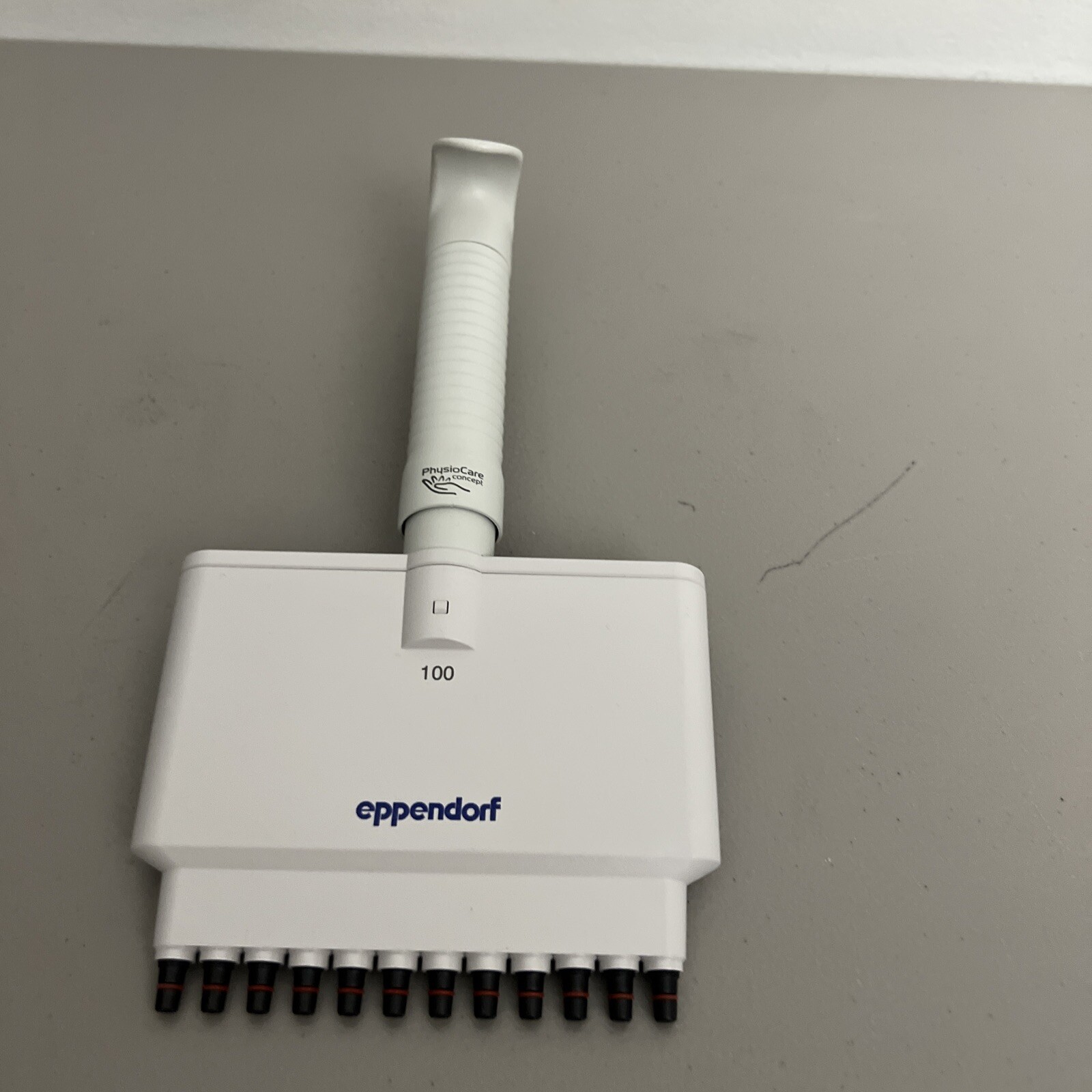 Eppendorf Research 12 Channel Pipette 100 10-100 uL Pipetman Pipettor