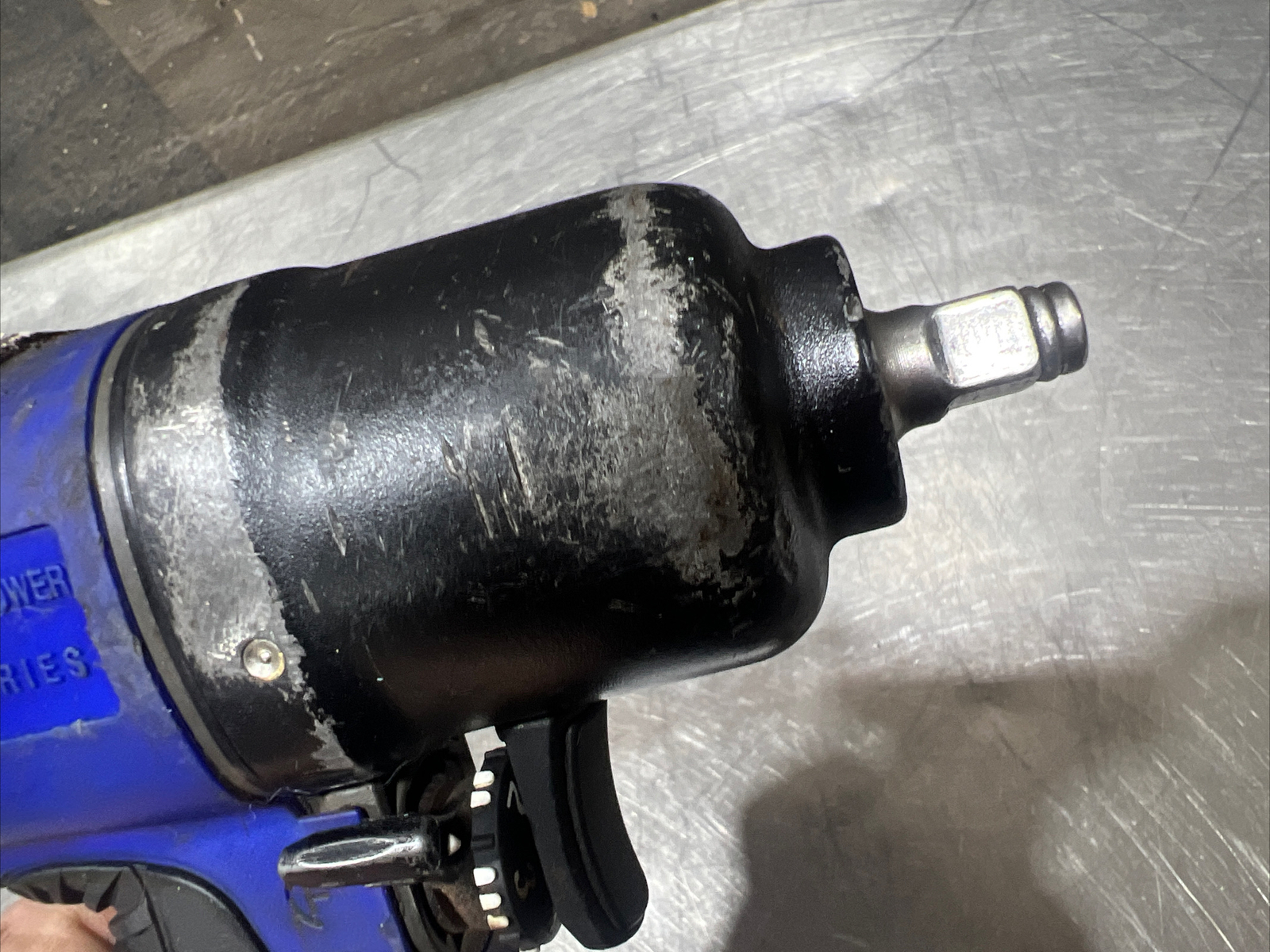 Napa Pro Power Series 6-1122 3/8″ Dr. Super Duty Air Impact Wrench. Used