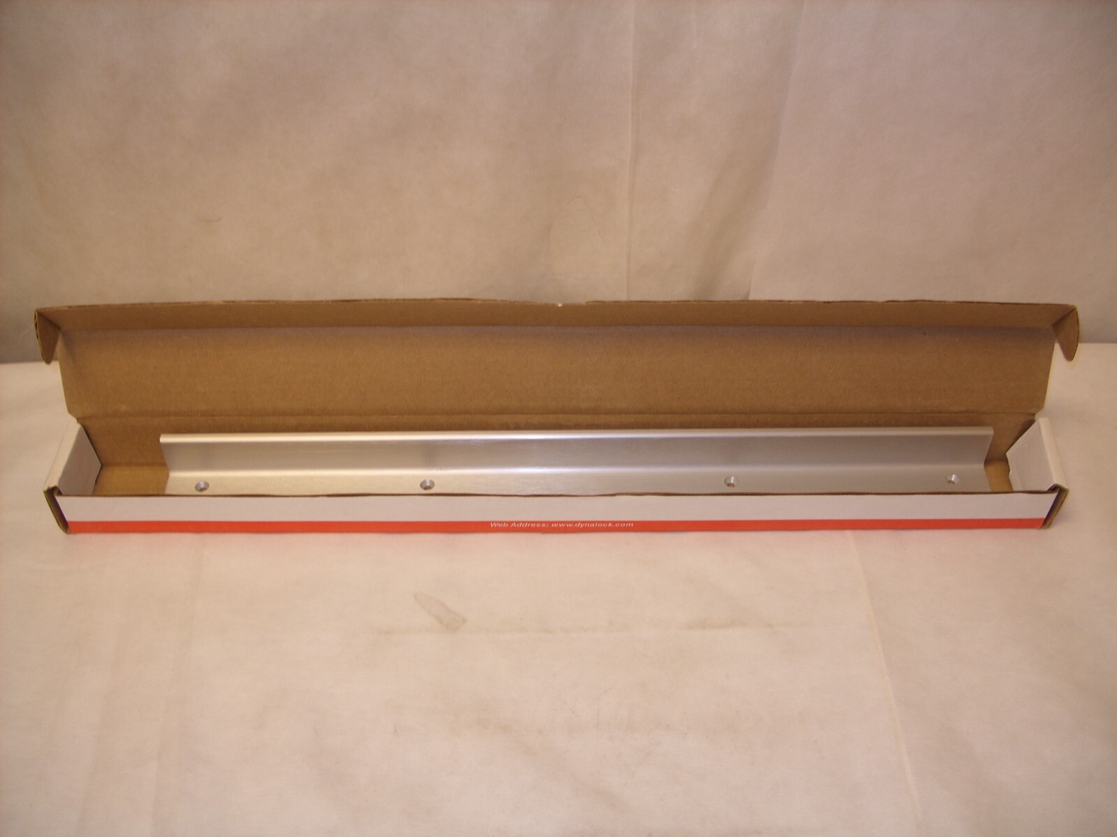 DynaLock – 1-1/2″ x 1-1/2″ x 22″ Aluminum Angle Bracket – 4622 – NOS