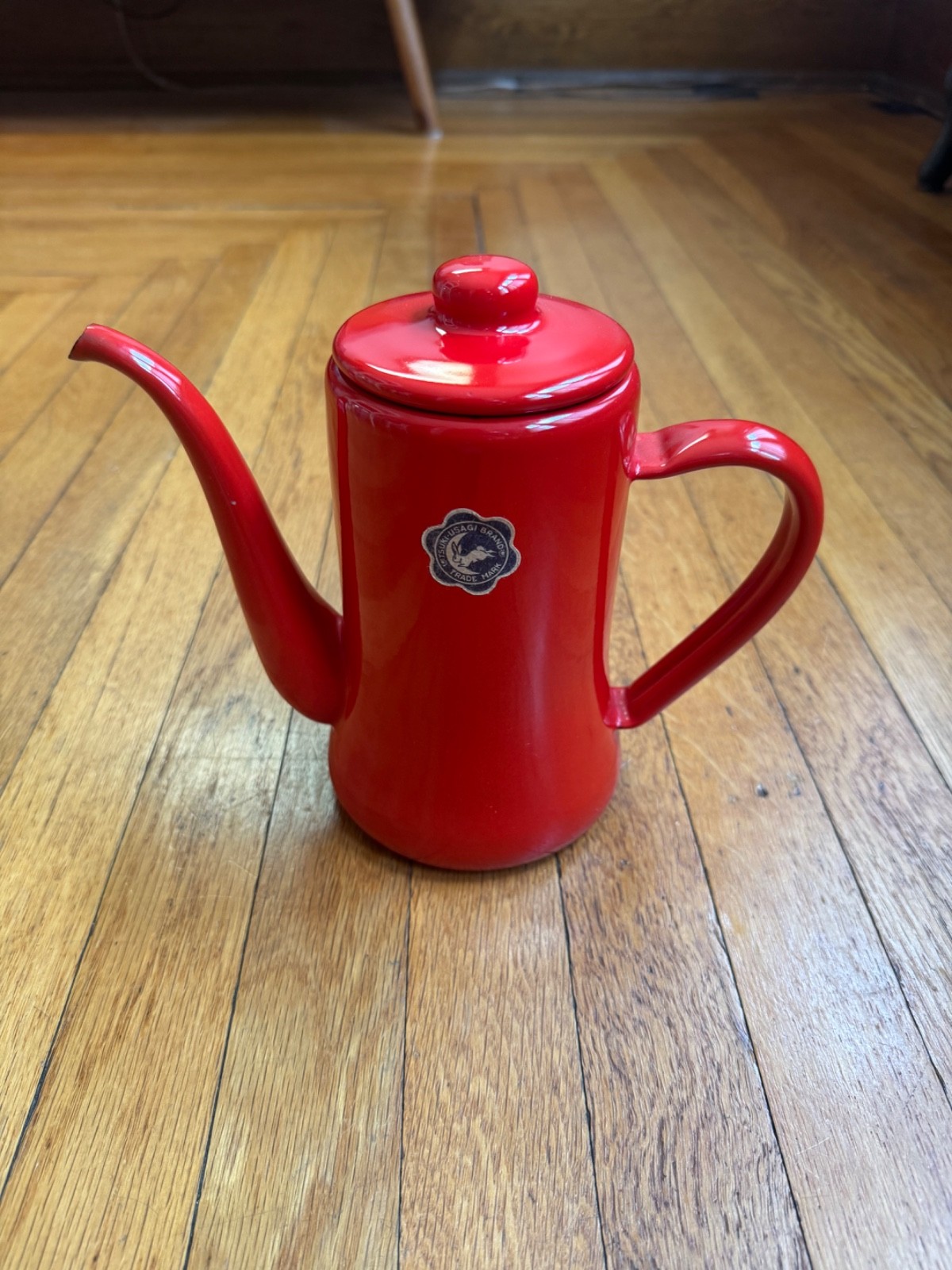 Tsukiusagijirushi Moon Rabbit Seal Slim Pot, 3.1 gal (1.2 L) Red enamel tea pot