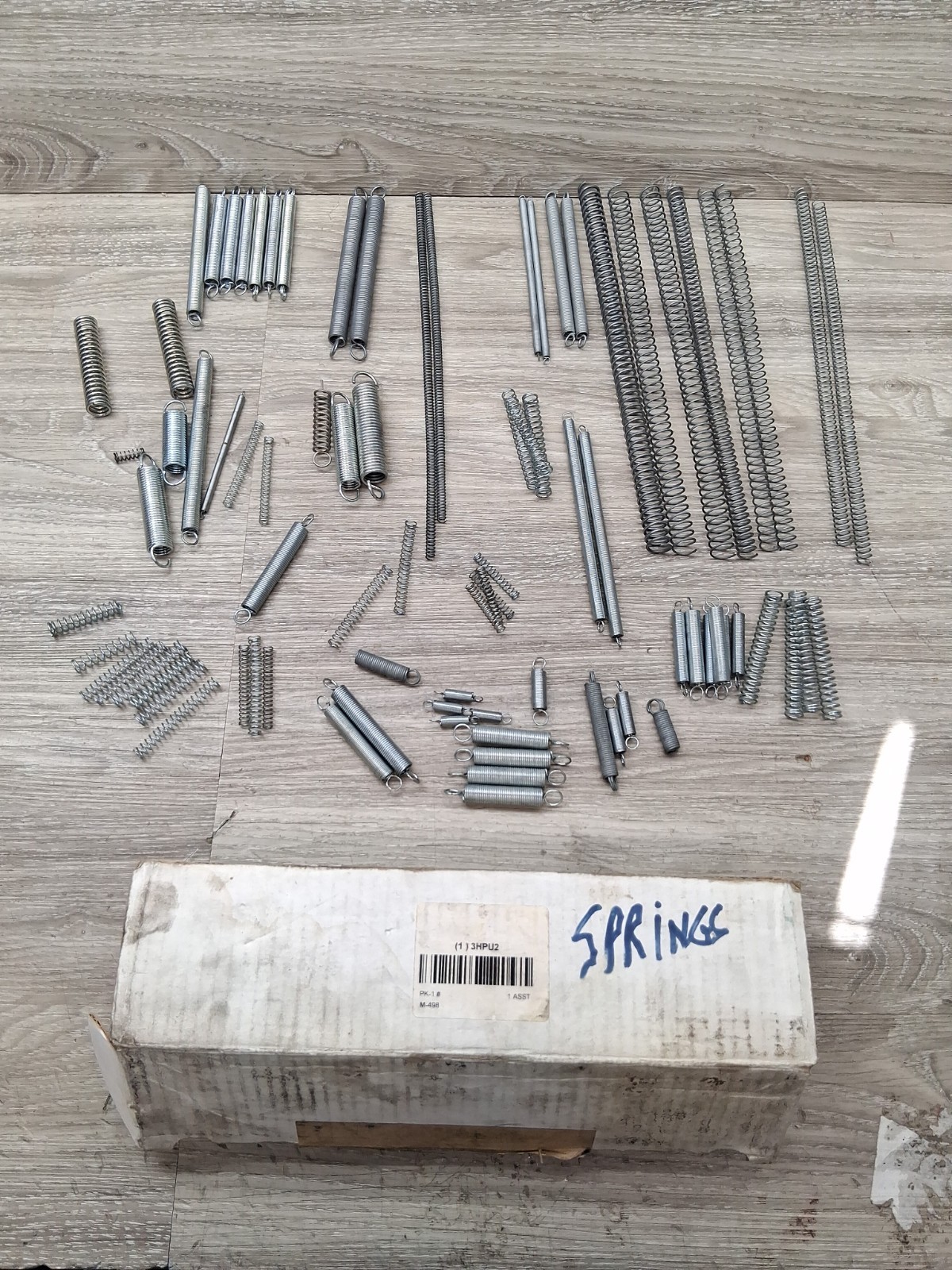 Assorted Springs 80 Pieces As Shown Various Sizes And Thickness ( Read Descripti