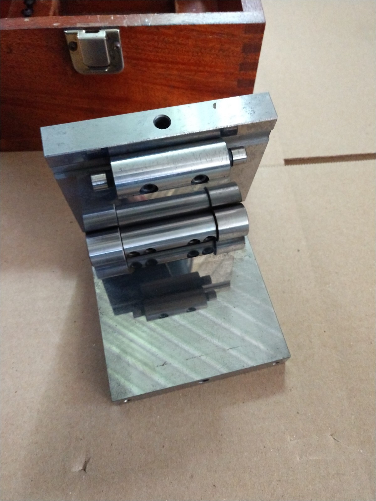 Hermann Schmidt 4″ x 4″ Sine Plate with wooden case & acc