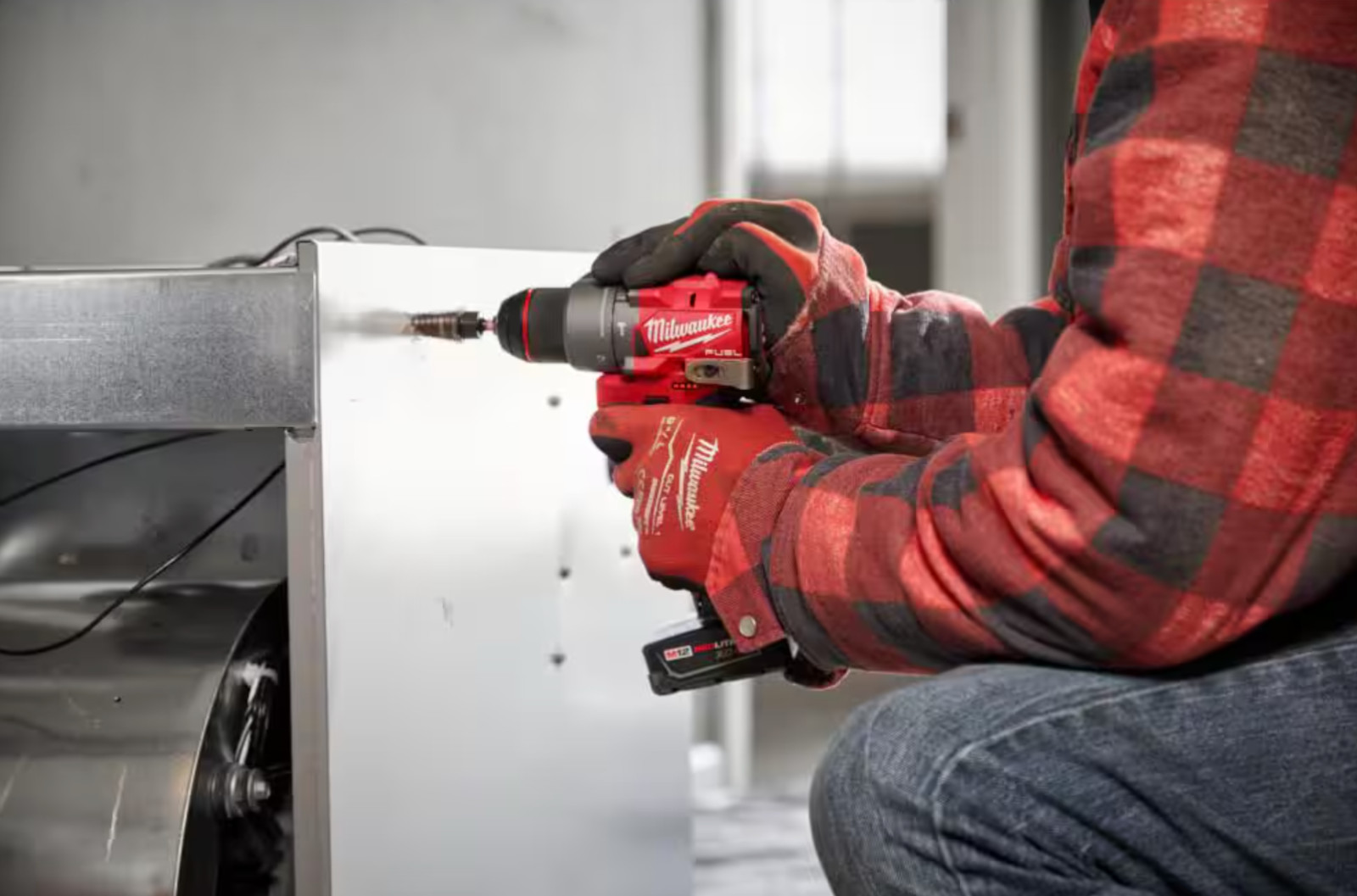 New Milwaukee 3404-22 M12 FUEL Brushless 1/2″ Hammer Drill Kit /Free M12 Ratchet