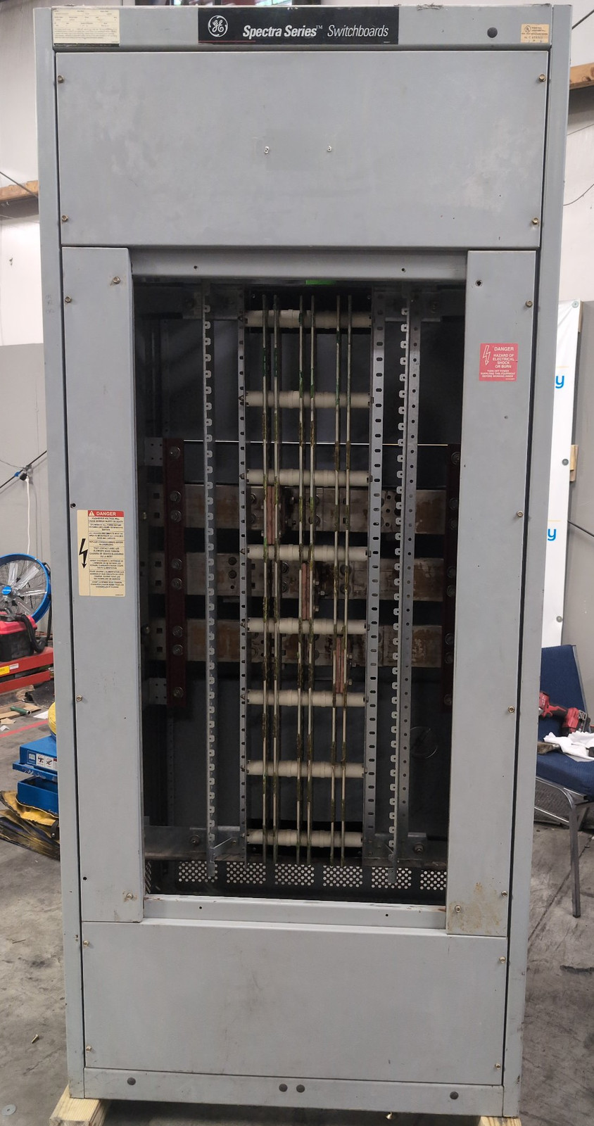 GE SPECTRA SERIES SWITCHBOARD 3000A 480/277V 3PH 4W NEMA 1