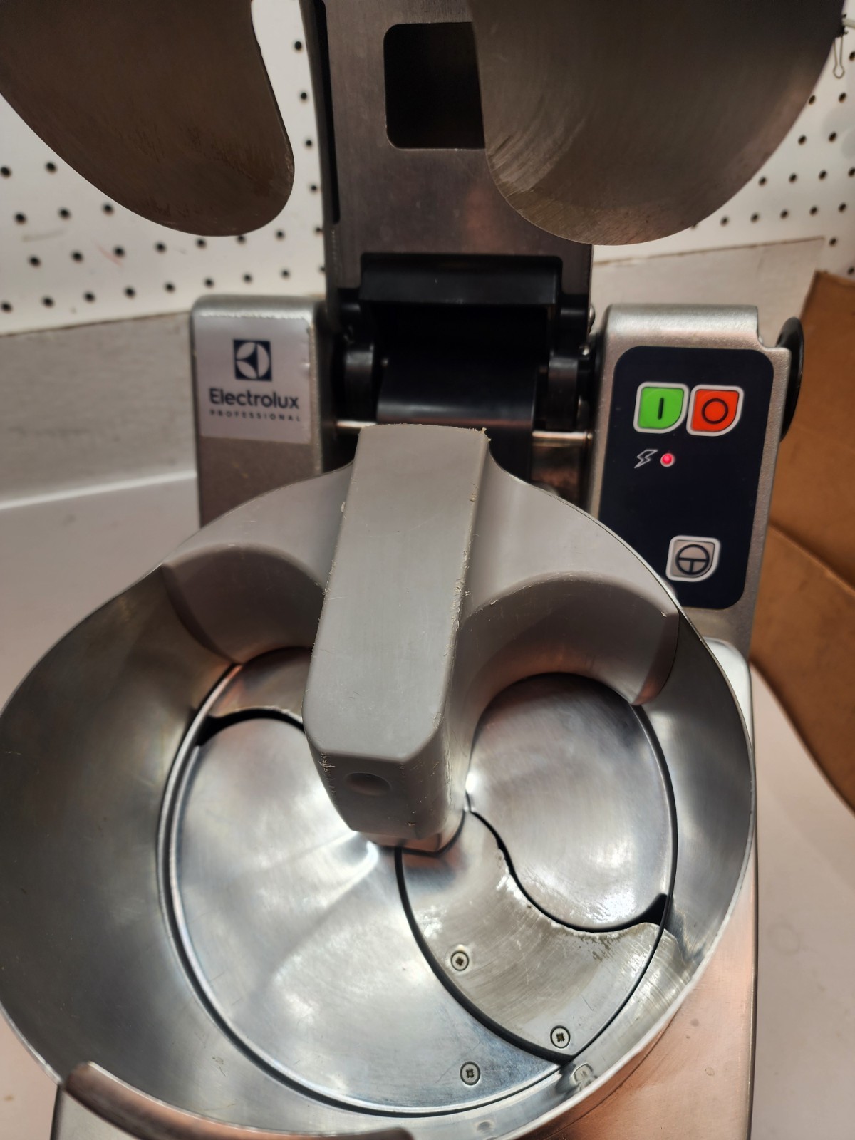Electrolux TRS24NU Single Speed Vegetable Slicer/Cutter 1HP 110-120 Volts